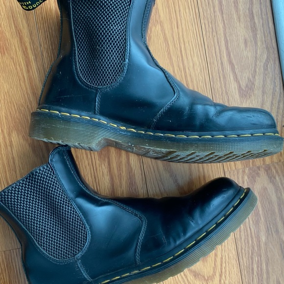 Worn in Docs / Black - Picture 5 of 5